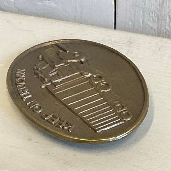 Vintage Keep On Truckin Belt Buckle Tractor Trailer Semi Transportation - Picture 5 of 5